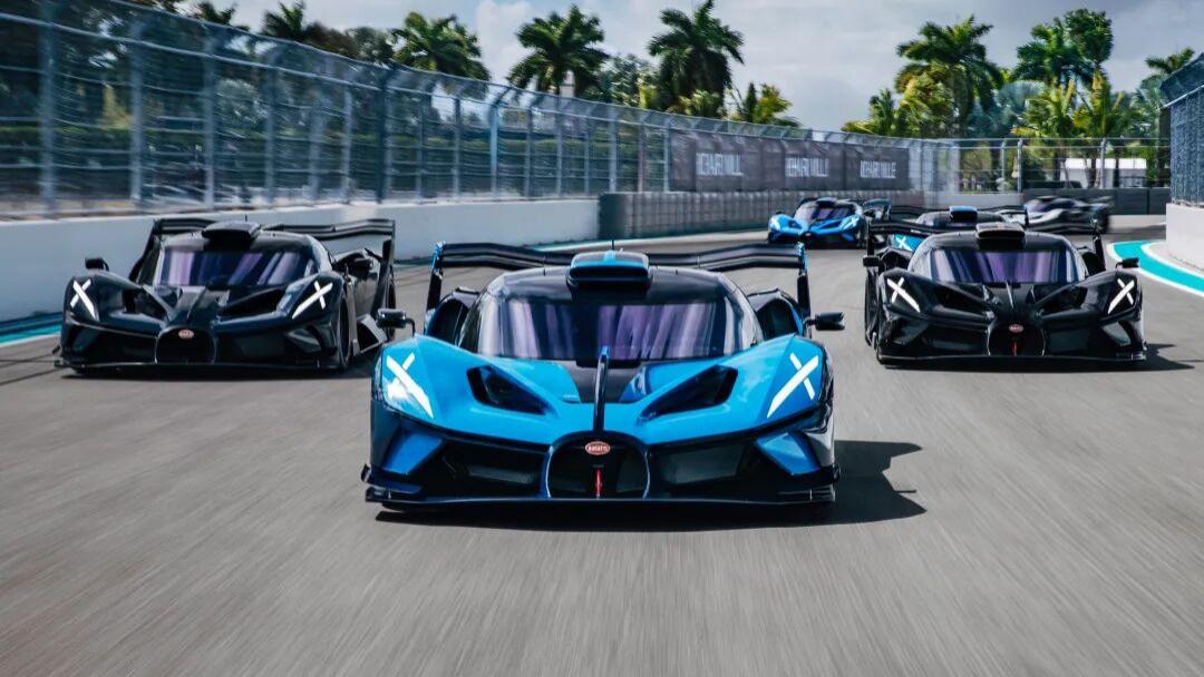 八台布加迪Bolide齐聚迈阿密国际赛道，体验1600马力超跑的魅力