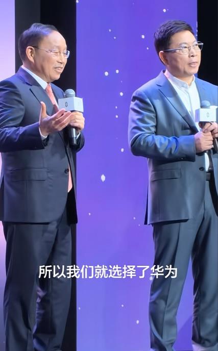 这两个男人，率先改变了中国智能联网汽车的格局，推动了中国智能联网汽车的发展，彼此