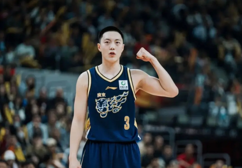 广东101:92江苏，评价广东队主要球员的表现:
1、胡明轩:
状态回归！今天这