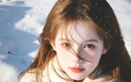 飞机失事坠海岛，我以为要凉了，结果眼前弹出个“外挂面板”？！