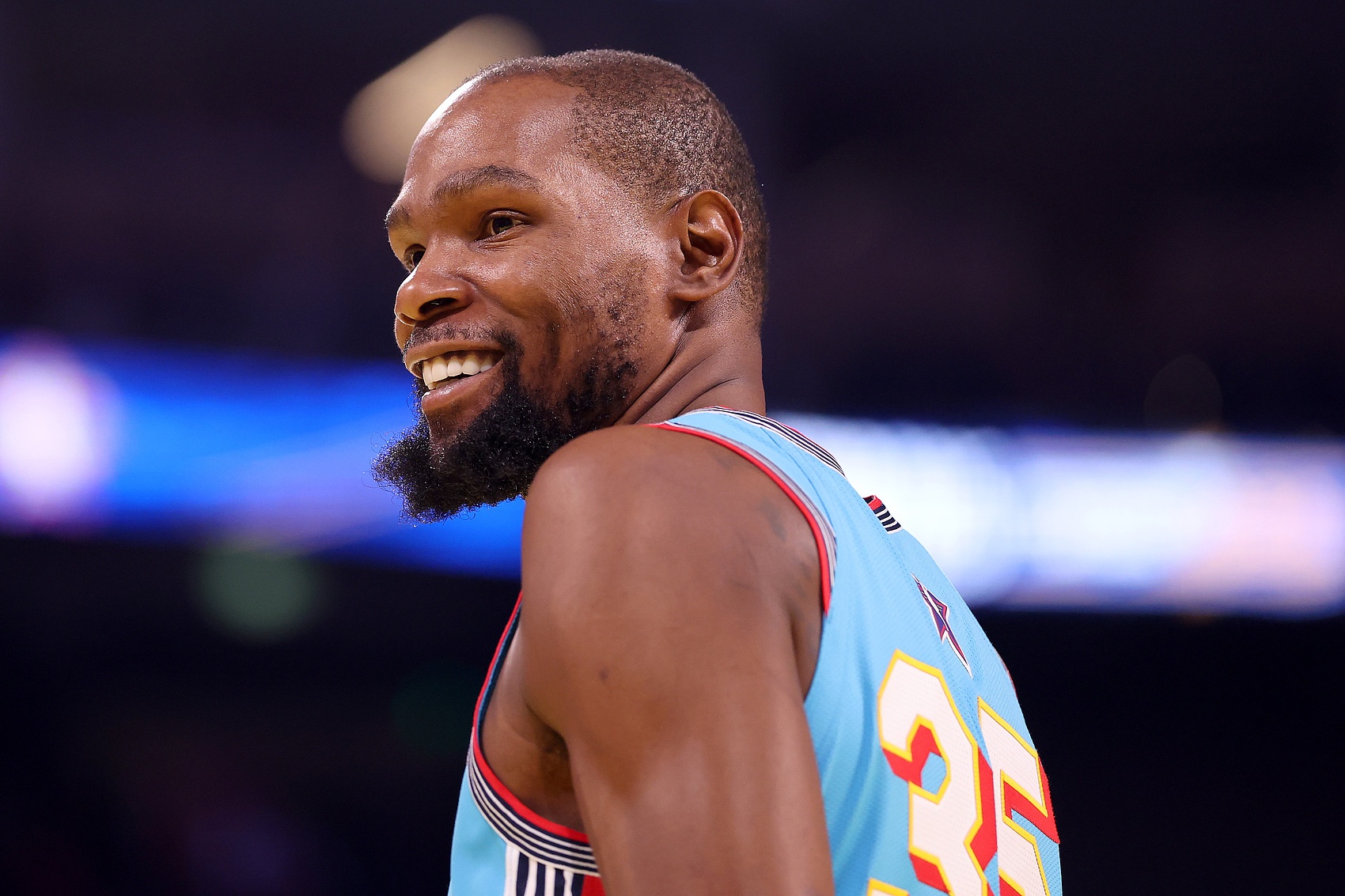 NBA的记者大卫·迪萨发文指出，火箭队似乎换来杜兰特已经开始后悔了。虽然杜兰特是