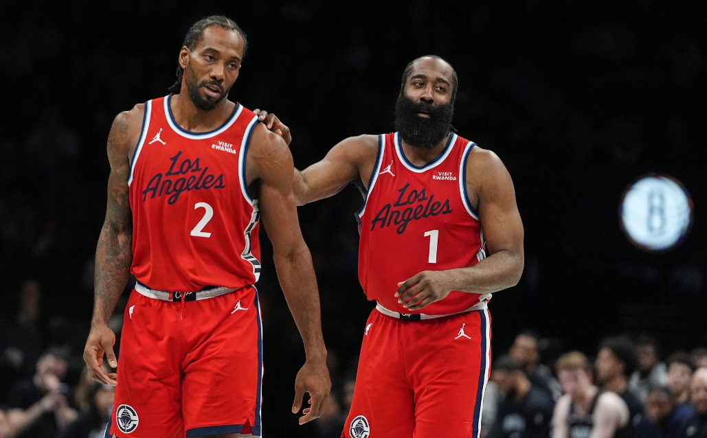 复仇之战！明日快船客场挑战太阳，胜率不被看好，那又如何！只要裁判不双标，快船必胜