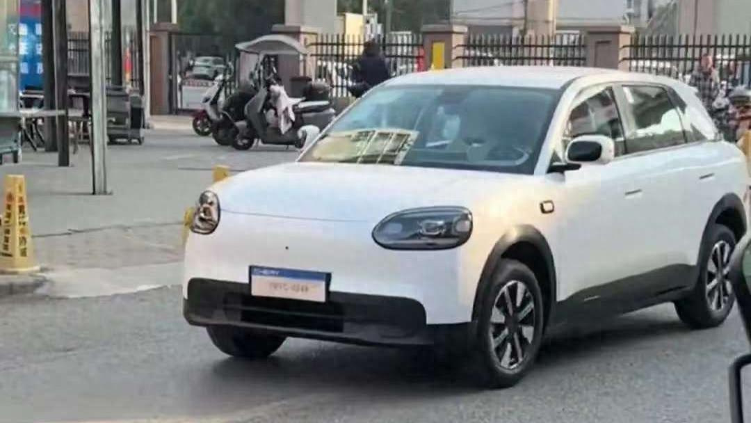 奇瑞QQ3 EV实车现身街头，大过吉利星愿，猎鹰智驾，两种驱动电机