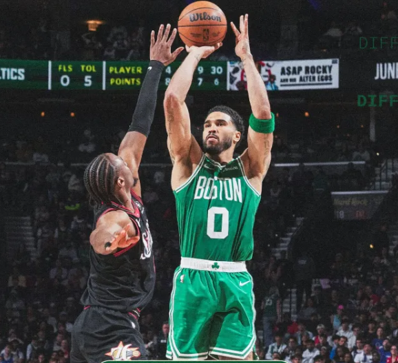 NBA季后赛，凯尔特人官方更新社媒：“塔图姆在比赛最后时刻投进了一个关键球，锁定