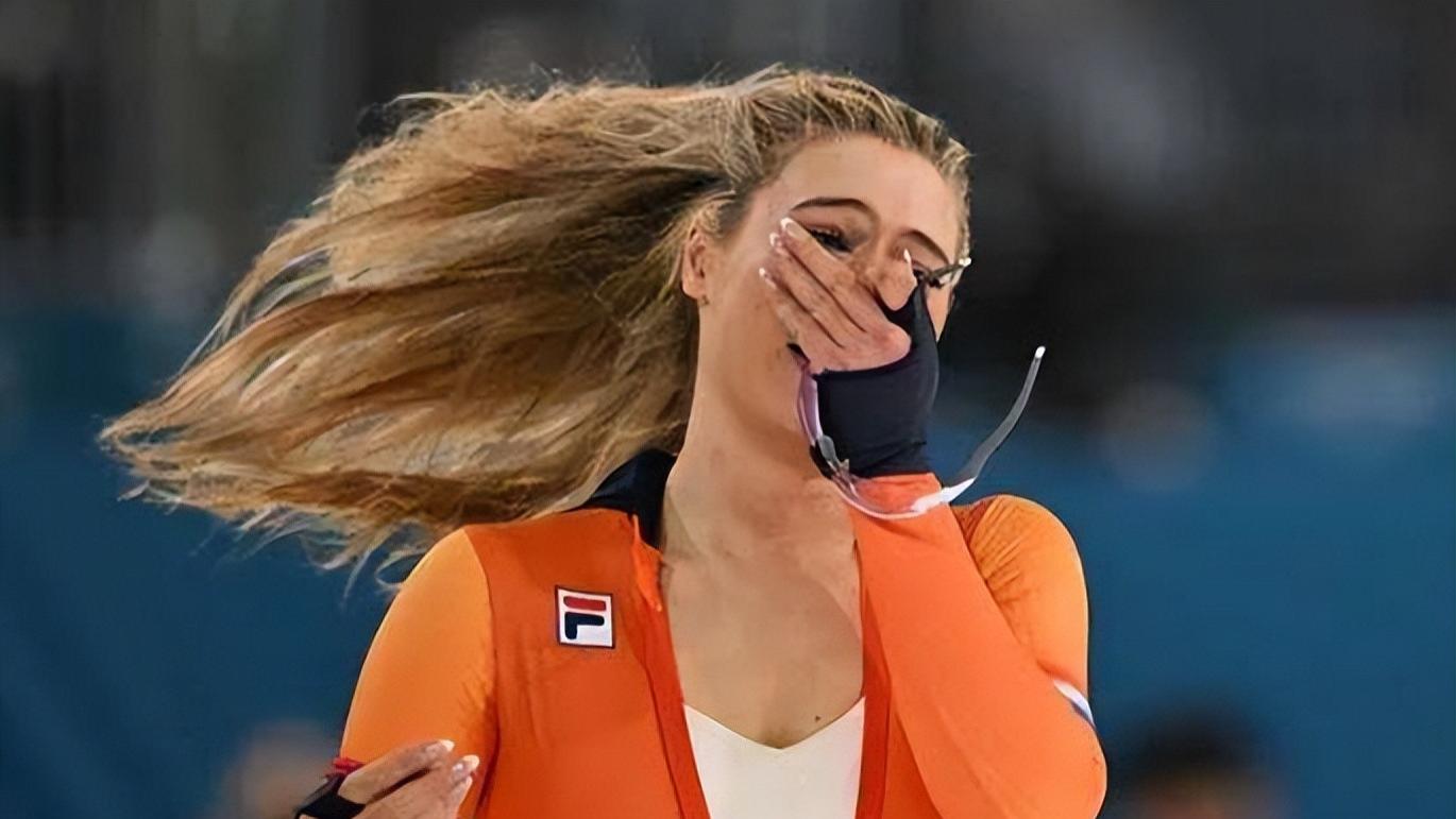 米兰冬奥金牌+拉链庆祝爆红！莱尔丹比赛服天价拍卖，收益全捐新秀