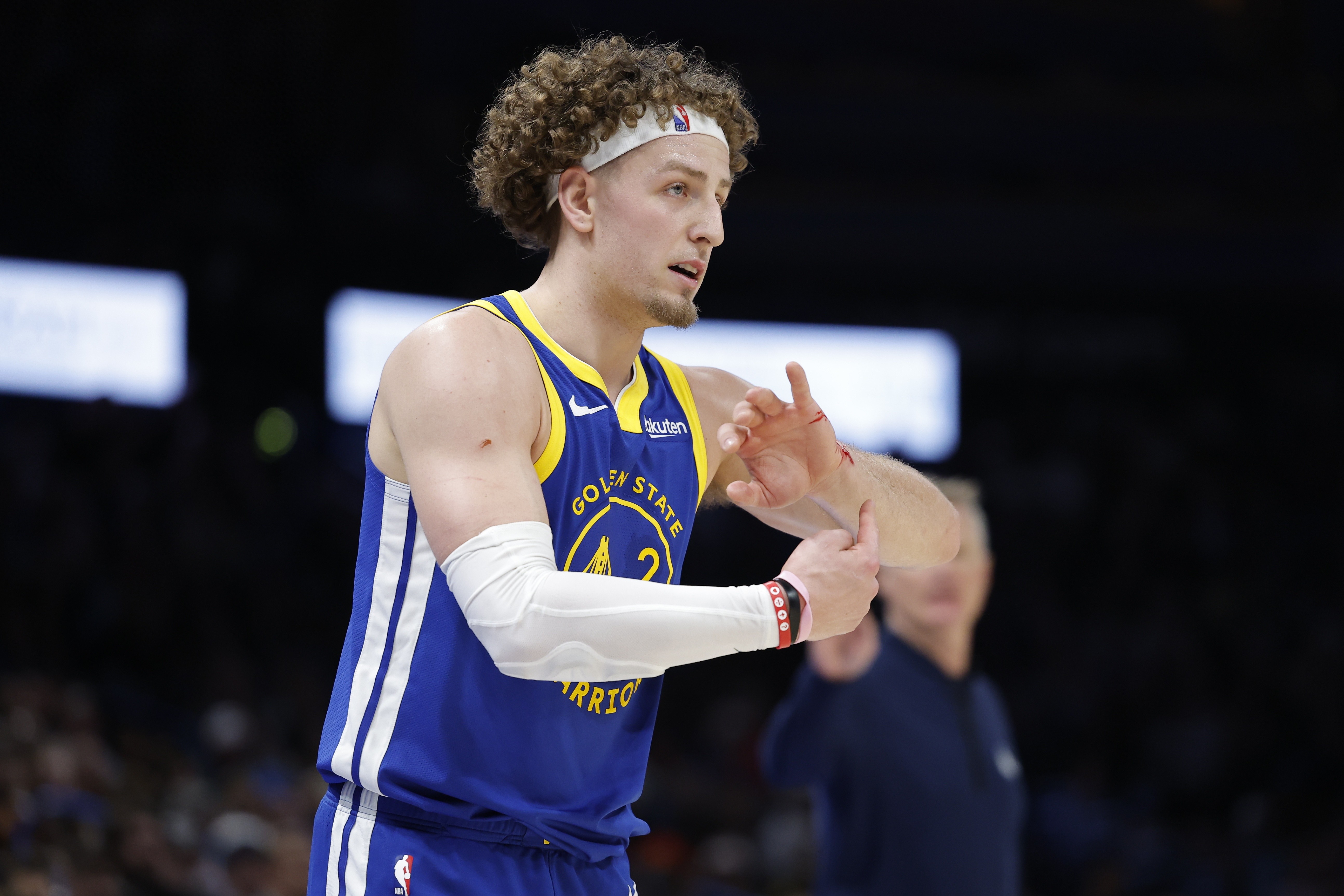 波杰姆斯基过去20场，251中106，场均42.2%命中率拿下299分，场均14