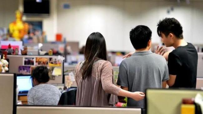 数据显示：35岁“职场毕业”的中年人，已经找不到正经工作了