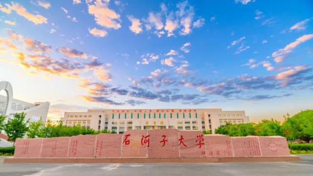 别人家的大学！石河子大学校园环境好不好？游泳馆、博物馆、运动场应有尽有