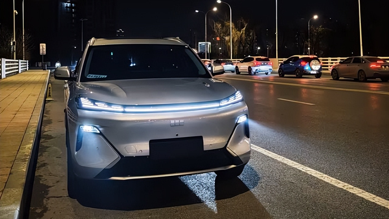 同样是混动SUV，吉利星舰7热效率44.26%，实际油耗打败同级标杆