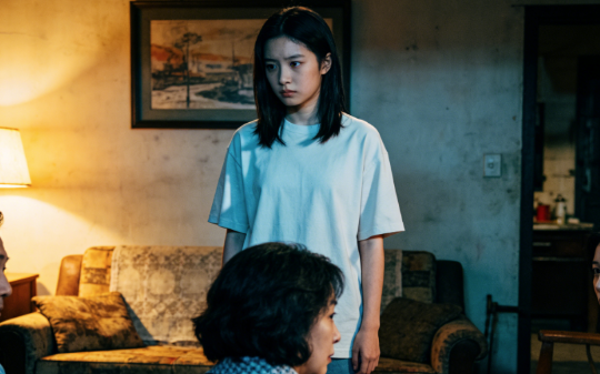 母亲把180万拆迁款全给弟弟，我10年没回家，后来她发来消息：你弟给你孩子包了1000红包，你要领情