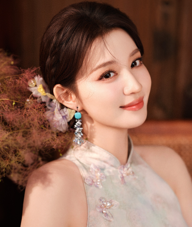 王楚然旗袍穿搭造型
素净雅致，温婉清秀的女神！