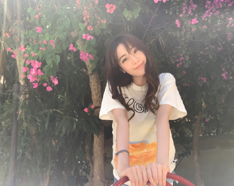 热烈地闯入我的世界，雨后留下的不是潮湿