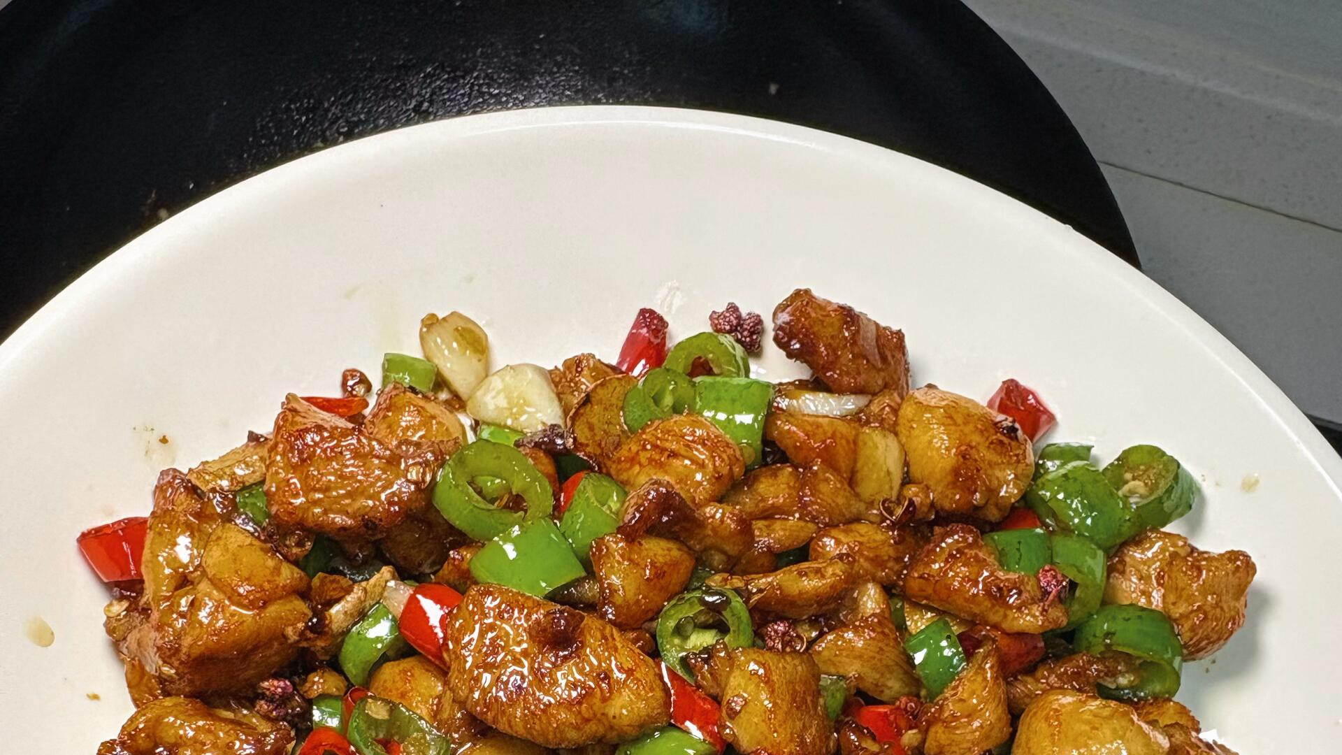 你知道鸡丁怎么做才入味吗？试试这个配方，麻辣鲜香超解馋！