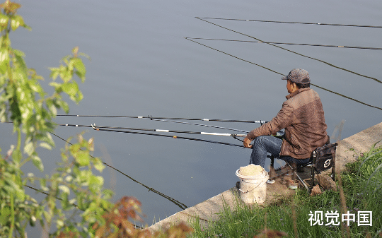 夜钓遇到水猴子，我逃命回家，下一秒窗户被敲响，可我家在6楼！