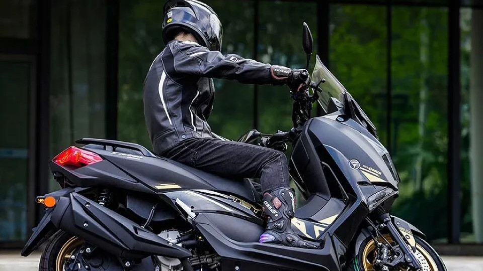 250cc同级踏板唯一搭载弯道ABS！这家“配置狂魔摩企”又来一款新车！