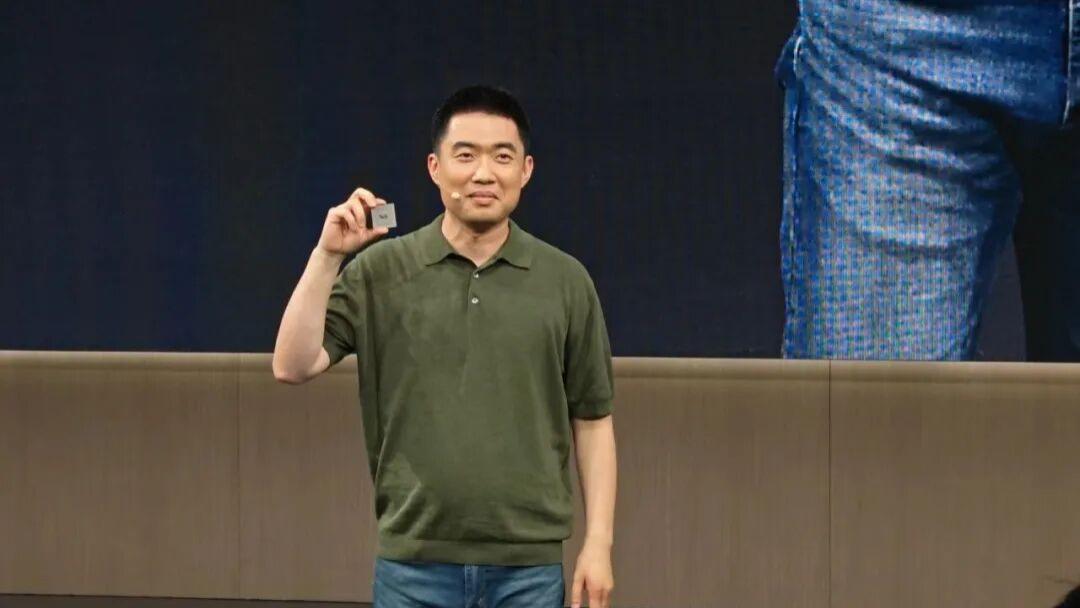 理想汽车再进化，“全栈”是超越特斯拉的唯一路径