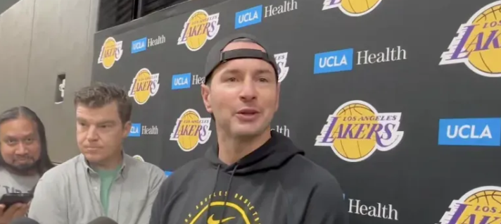 湖人主教练JJ-雷迪克在谈到卢克-肯纳德的进攻角色时，透露了球队对其三分出手的要