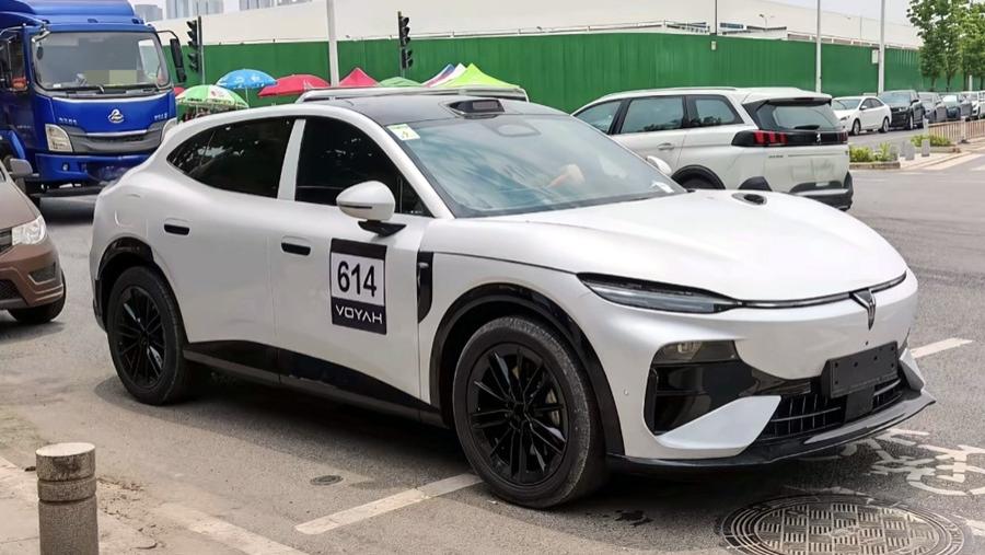 岚图追光S现身，车长超5米，配896线激光雷达，最高700km纯电续航