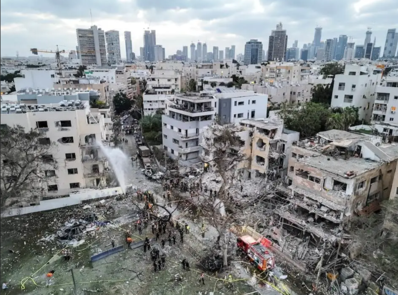 中东火药桶爆发！美国和以色列轰炸伊朗首都。