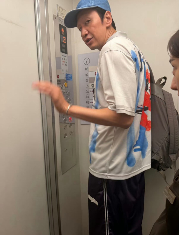 41岁李光洙光速衰老，所以不要经常大笑啊姐妹们。我是看《Running Man》