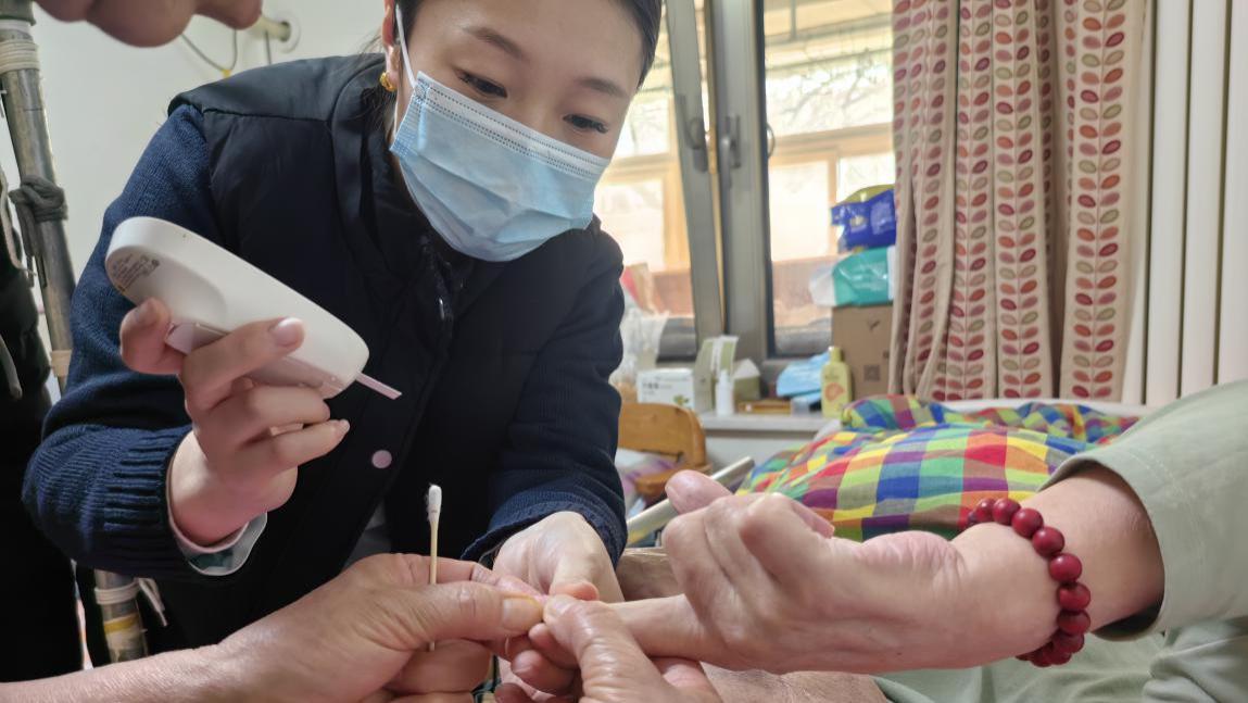 家庭病床送关爱 医联协同保健康