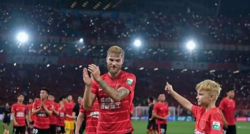 蓉城主场0:1输给武里南，最大的原因还是阵容的问题，与上赛季比起来，在首发里面，