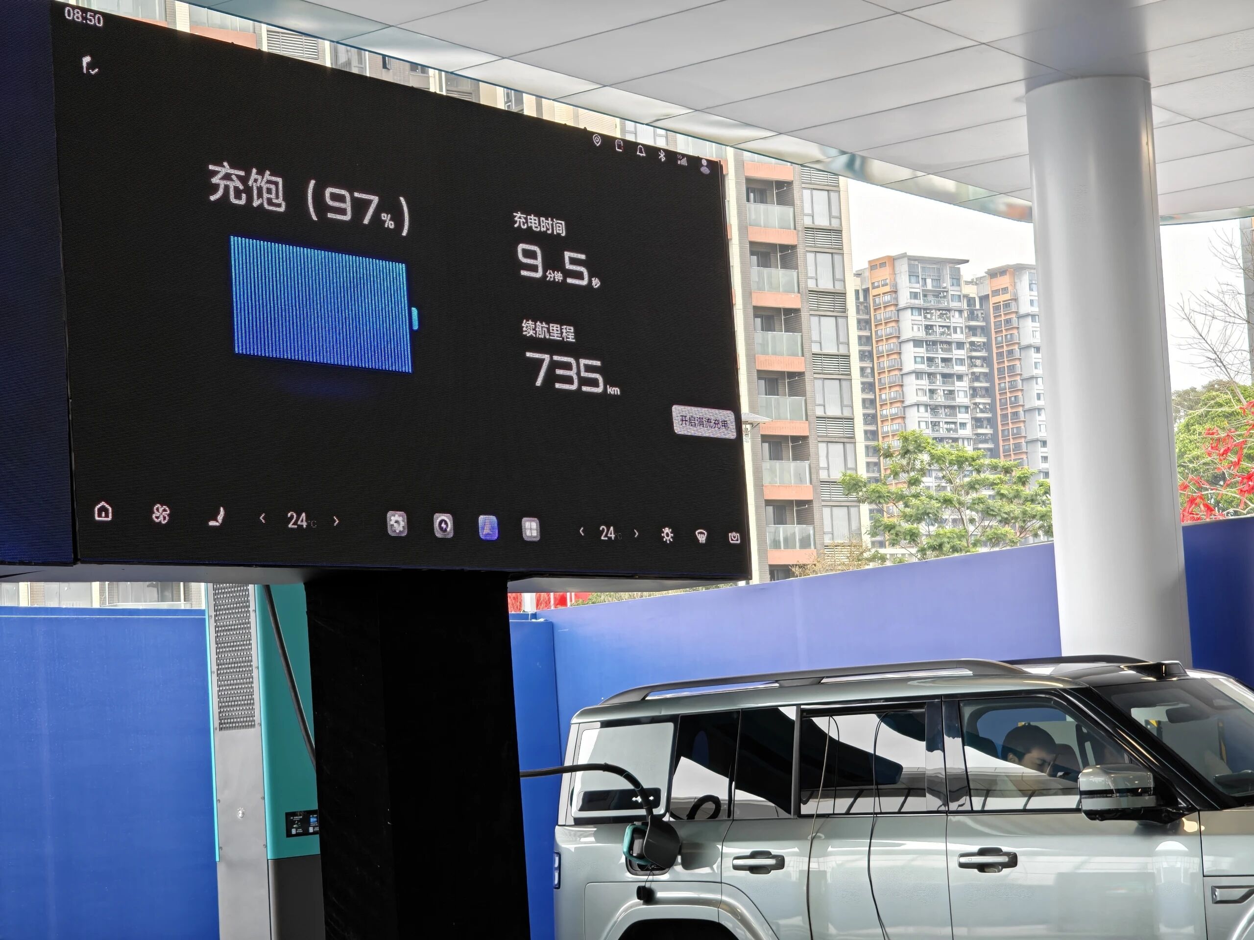 别家还在画饼，比亚迪已经把闪充站铺到你家门口了！单周近300座，这才叫干实事！