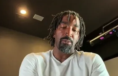 前NBA球员JR-史密斯在节目上，谈到了绿军前锋杰伦-布朗。
杰伦-布朗近日表示