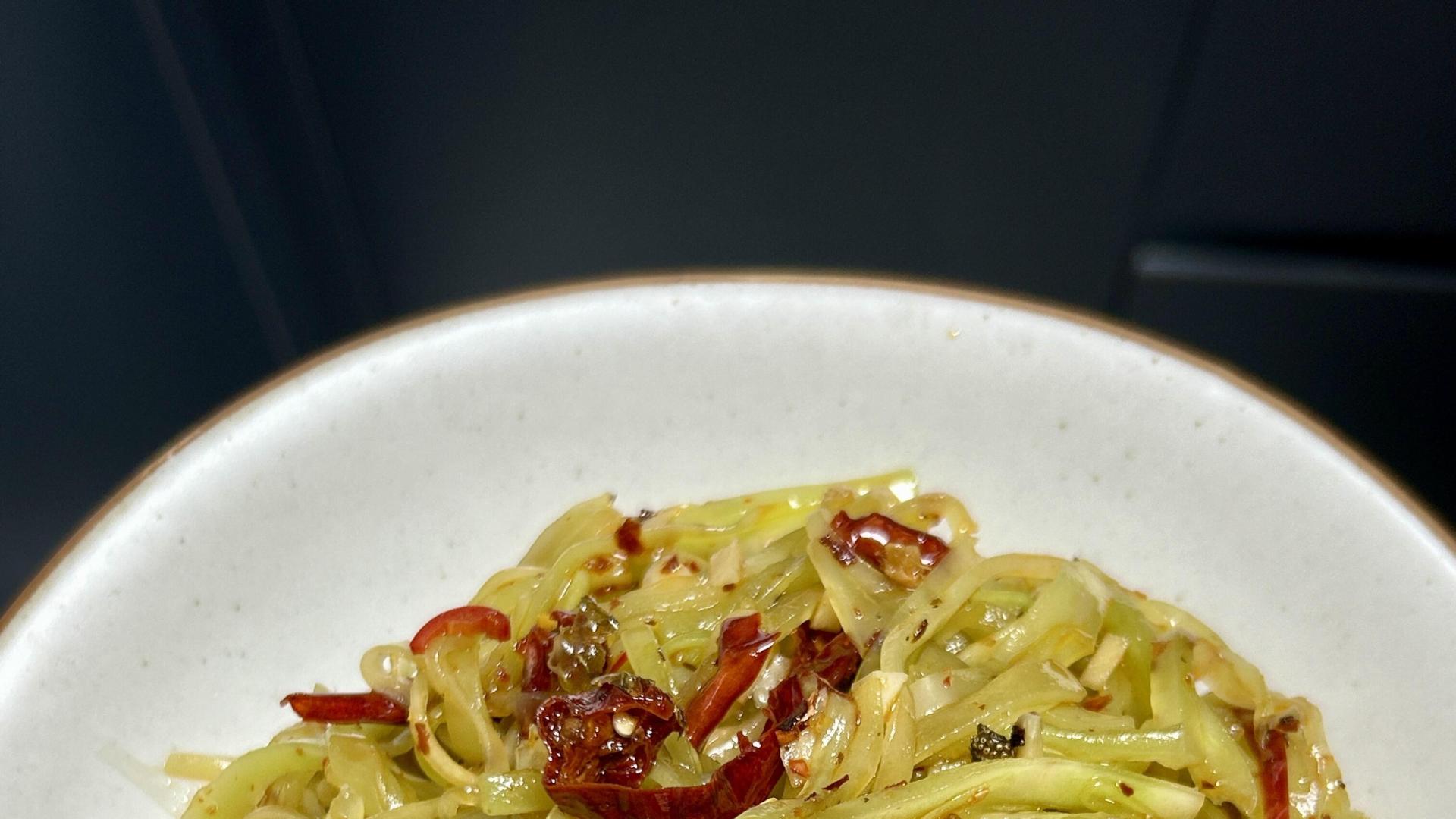 5分钟搞定炝拌莴笋丝，清爽又解腻！