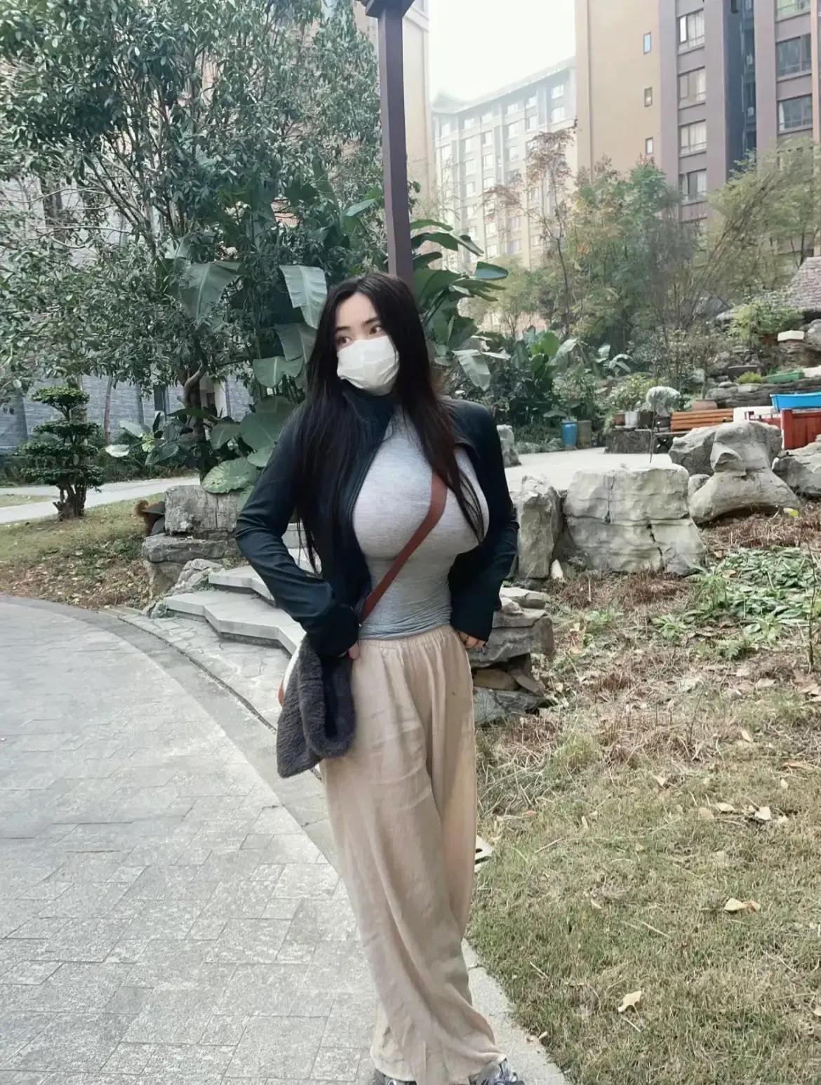 美丽动人，优雅迷人。就是小区不太好，要是在学校就更好了