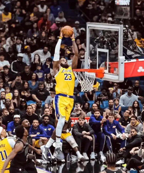 我刚刚突然想到老詹连续八年打进总决赛，十年9进总决赛！这个记录是不是被人们严重低