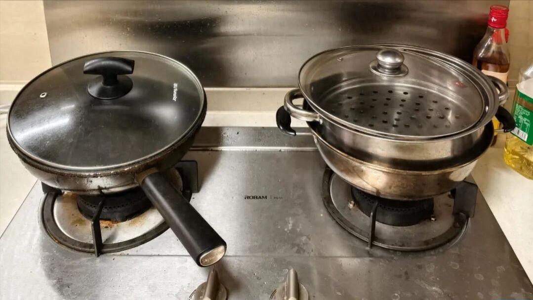 为什么燃气灶左边不能炒菜？多亏燃气师傅提醒，涨知识了！