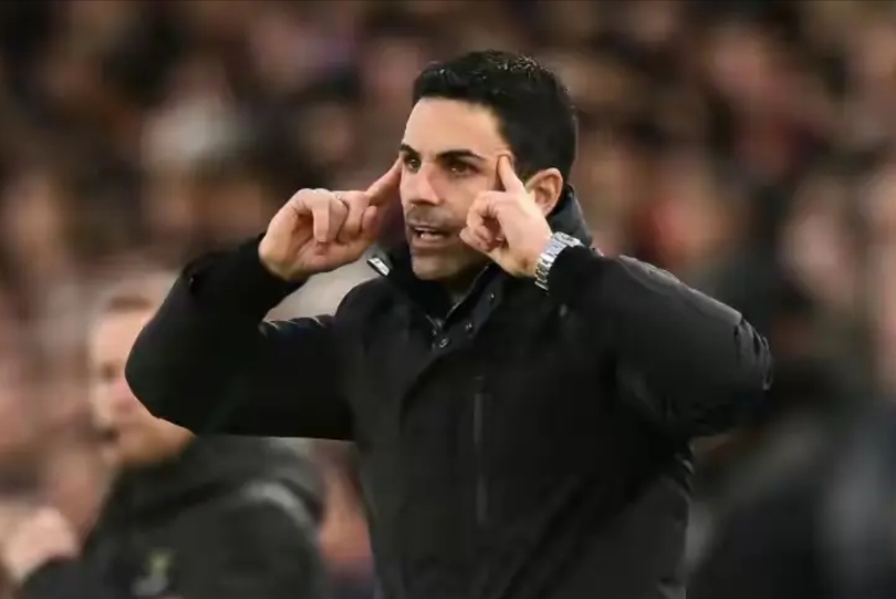 有冠军实力，却天生没有冠军命的球队有两支。一支是无冕之王荷兰，曾拥有克鲁伊夫、三