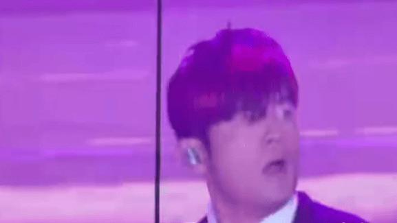 ​昆凌带女儿现身周杰伦演唱会，小小萌娃应援超有范儿