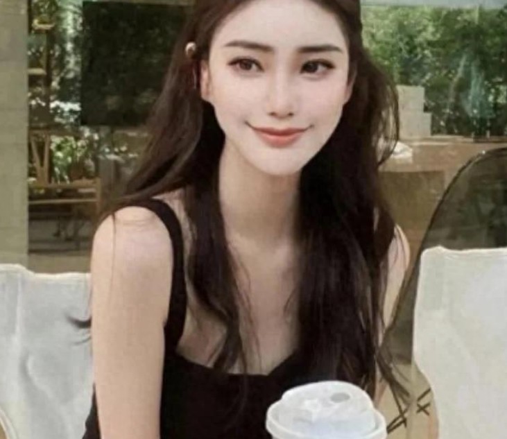 有人吐槽汪小菲妻子马筱梅既然离不开湾湾，当初又为何选择嫁到北京？自相矛盾。
 