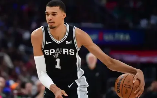 今日，马刺对阵掘金的比赛

赛前，美国篮球记者BrettSiegel更新社媒：“