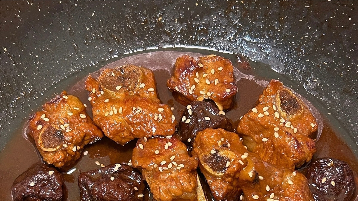 话梅排骨：藏在酸甜里的家常烟火气