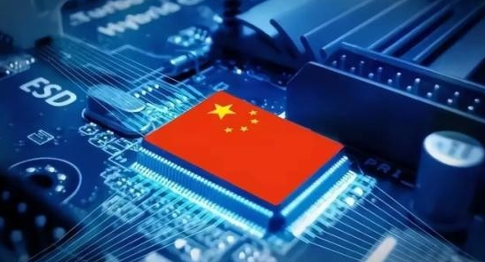 从前中国没有的芯片，他不卖给中国，结果中国开始自主研发，没过几年就突破了，然后就不要美国的了！