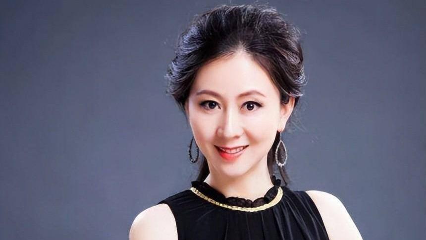 汤加丽 49 岁现状：21 年熬出艺术真相，我们都误解了她