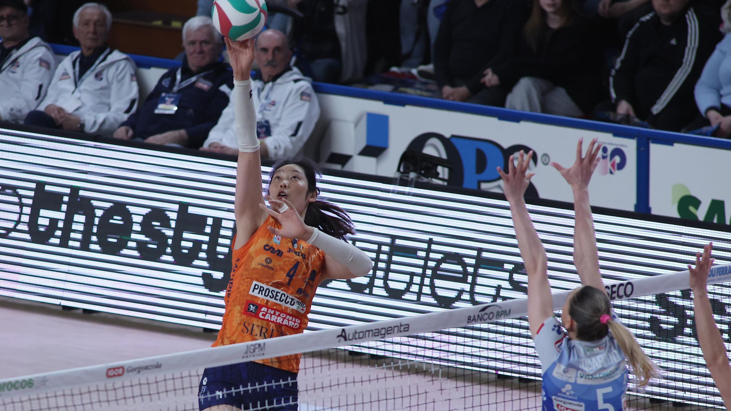 3：0！朱婷10分，加比MVP，进攻三叉戟合体，科内差一场进决赛