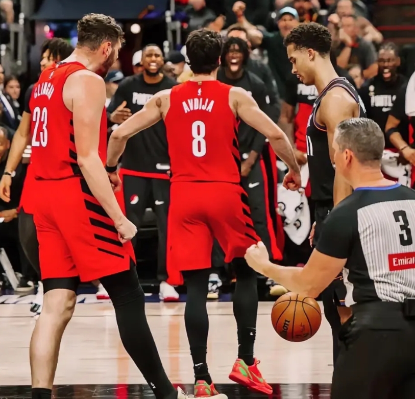 附加赛太阳憾负开拓者，三点印证输球不冤。

1，太阳阵容实在太矮小了，没有一个人