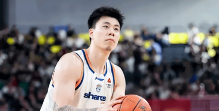 张镇麟11分7篮板7助攻，上海男篮客场大胜宁波豪取17连胜。CBA常规赛，上海男