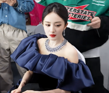 杨幂作为代言人真是太敬业了