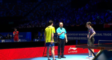 北京时间今天下午，2026年乒乓球亚洲杯男单小组循环赛第一轮，中国的向鹏对阵中国