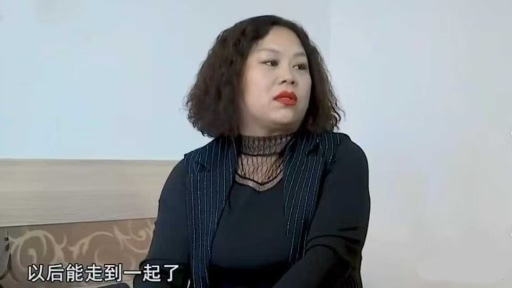 大爷没车没房没存款，找年轻貌美有钱的老伴，英俊帅气是他的资本