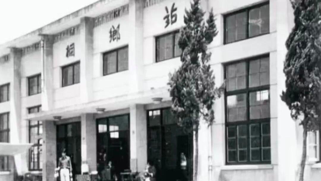 浙江桐乡往事：灵安钱端父，写字用棕毛扎的筷子笔，传说写“桐乡站”时被枪顶着脑袋
