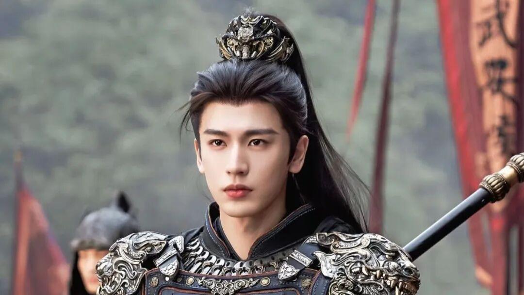 同是“粉底液将军”！为何张凌赫被全网群嘲，陈飞宇能毫发无损？