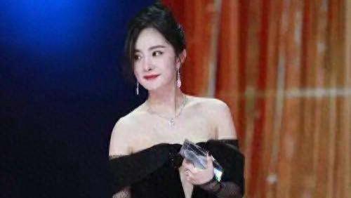 杨幂瘦到变形背后：那个咬牙坚持了20年的女孩，终于露出疲惫