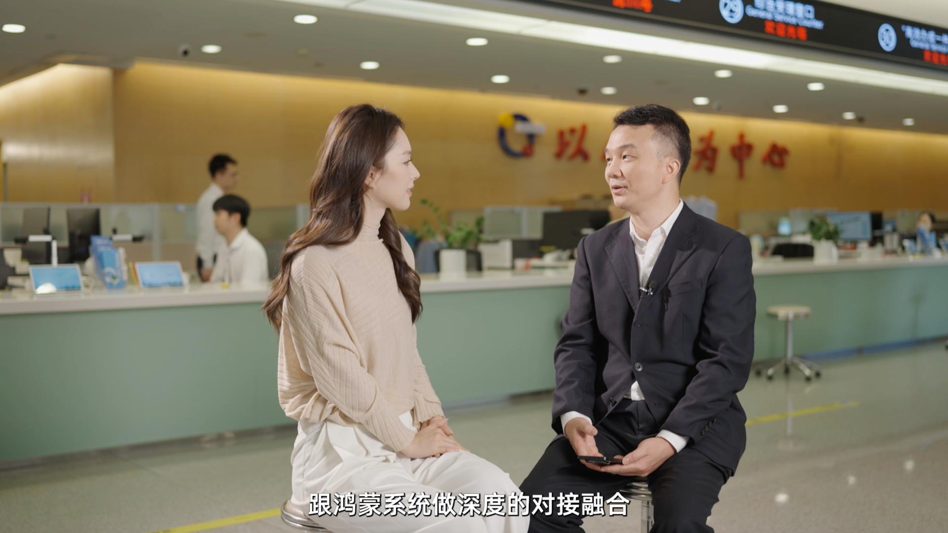 在新华社的镜头里，读懂鸿蒙与开发者的“双向奔赴”