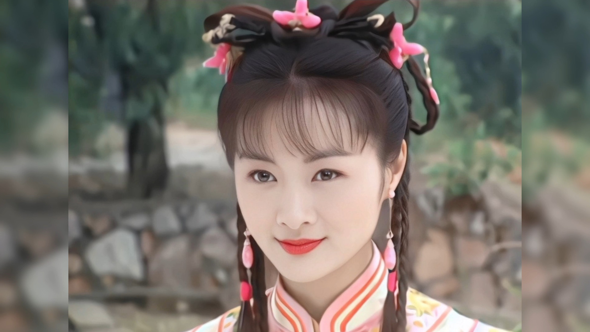 被剧组人员造谣霸凌，因美貌而退圈